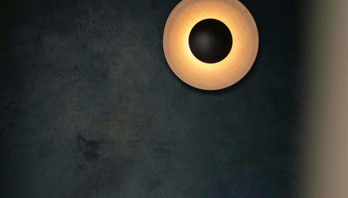 Modern wall sconce